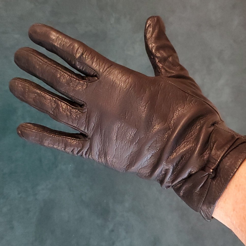 Vintage Black gloves for smaller hands bow detail